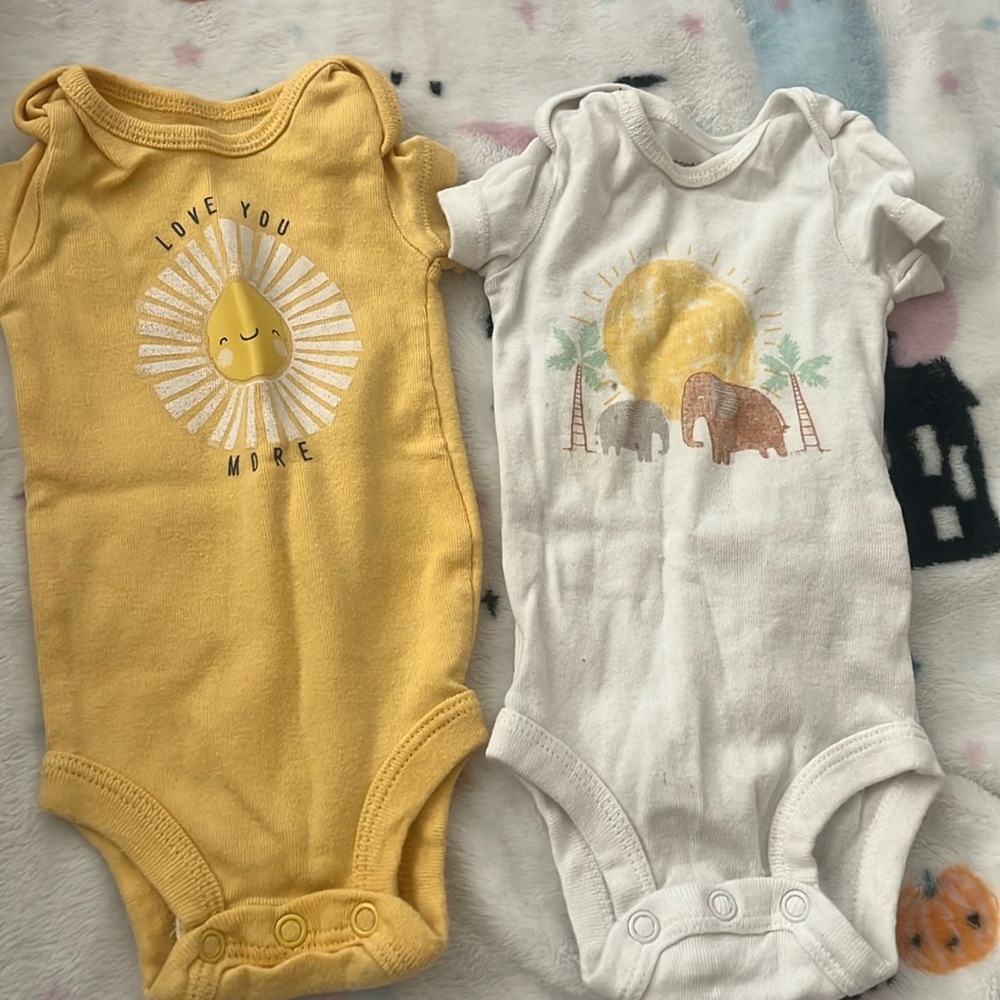 New baby clothes never wear it.